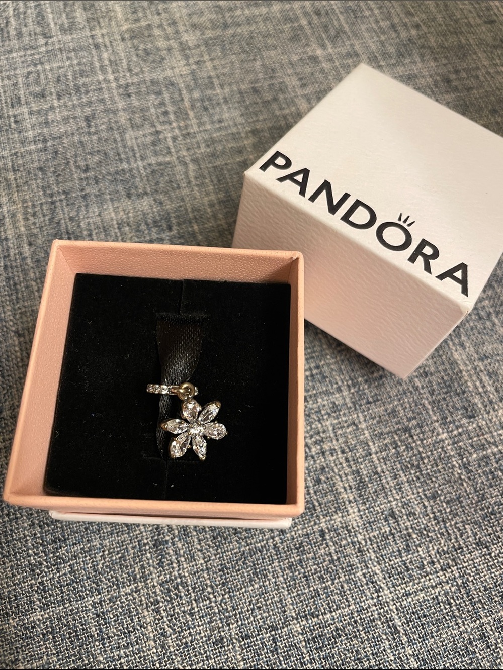 Pandora Sparkling Daisy Flower Dangle Charm with Original Box